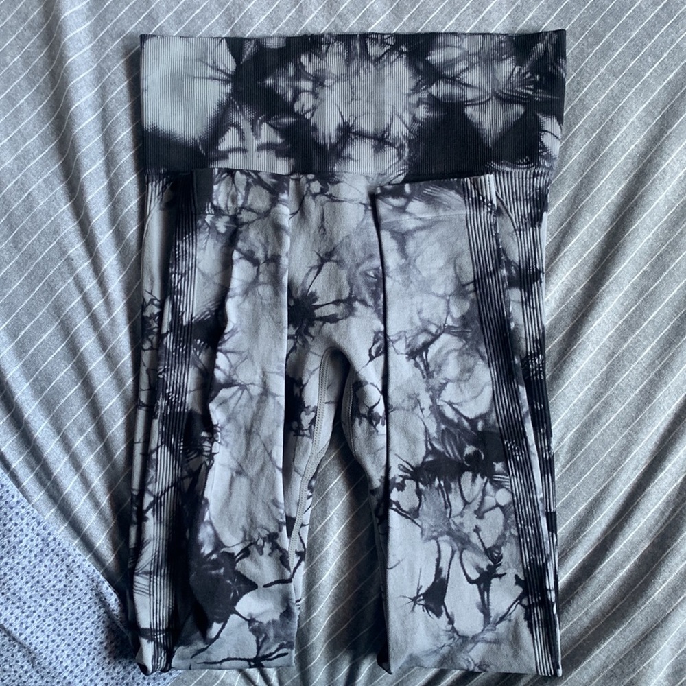 Women’s Workout Wear Bundle Size M - Picture 9 of 13